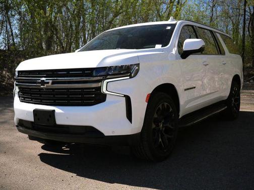 Summit White 2022 Chevrolet Suburban RST