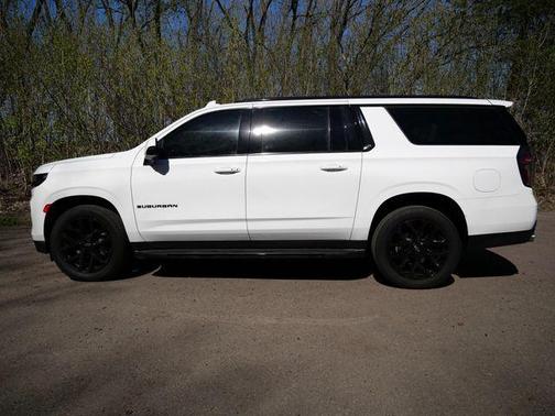 Summit White 2022 Chevrolet Suburban RST