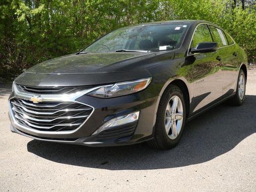 Mosaic Black Metallic 2024 Chevrolet Malibu FWD 1LT