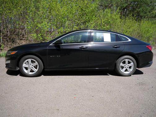 Mosaic Black Metallic 2024 Chevrolet Malibu FWD 1LT