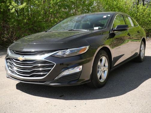 Mosaic Black Metallic 2024 Chevrolet Malibu FWD 1LT