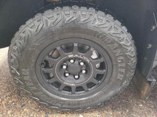 2023 GMC Sierra 1500 AT4X