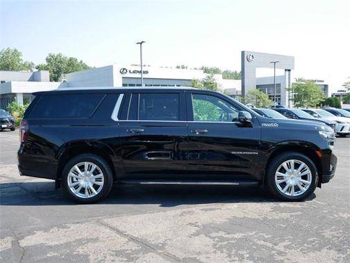 2022 Chevrolet Suburban 4WD High Country
