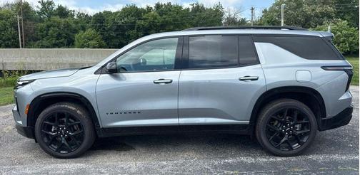 Sterling Gray Metallic 2024 Chevrolet Traverse RS