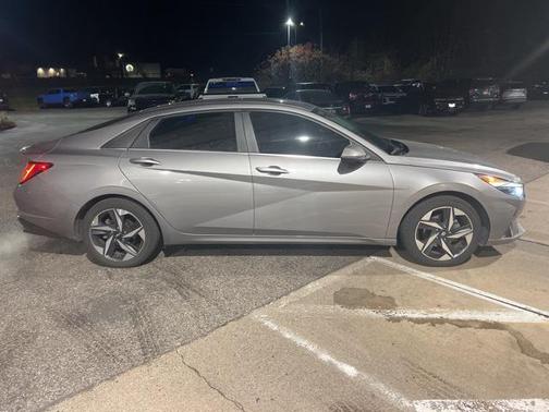 2022 Hyundai ELANTRA HEV Limited