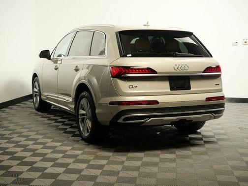 2022 Audi Q7 55 Premium Plus