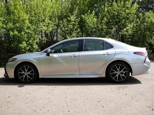 Celestial Silver Metallic 2024 Toyota Camry SE