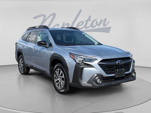 Ice Silver Metallic 2023 Subaru Outback Premium