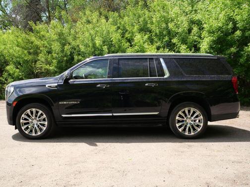 Midnight Blue Metallic 2023 GMC Yukon XL Denali