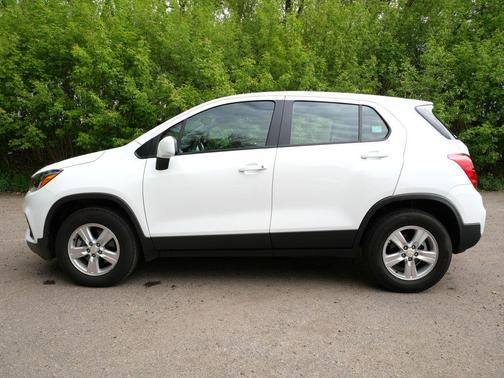 Summit White 2019 Chevrolet Trax LS