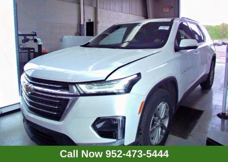 Iridescent Pearl Tricoat 2023 Chevrolet Traverse LT Cloth
