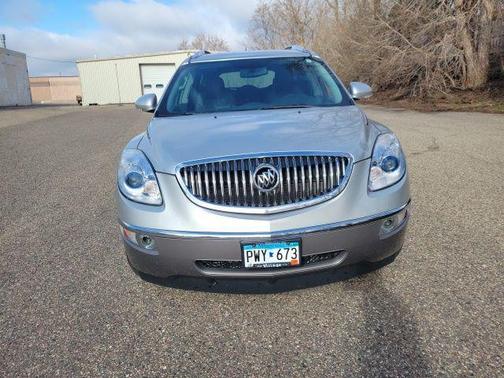 Quicksilver Metallic 2010 Buick Enclave 2XL