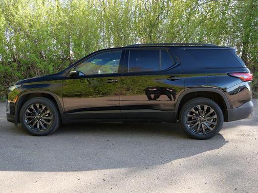 Mosaic Black Metallic 2023 Chevrolet Traverse RS