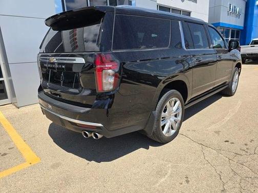 2023 Chevrolet Suburban 4WD High Country
