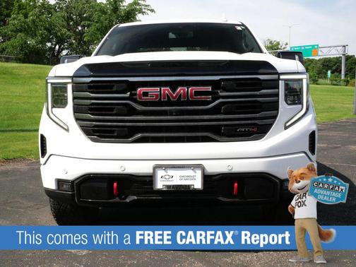 Summit White 2025 GMC Sierra 1500 AT4