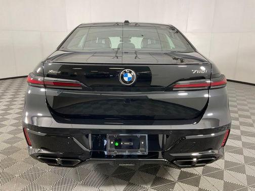 Black Sapphire Metallic 2026 BMW 760 xDrive