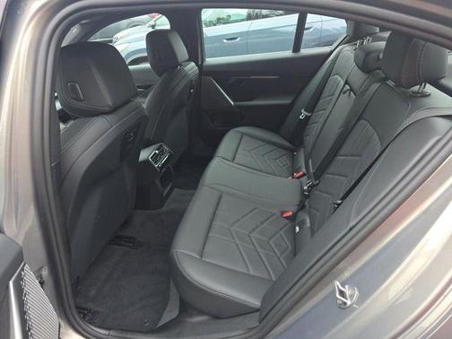 2024 BMW 530 i xDrive