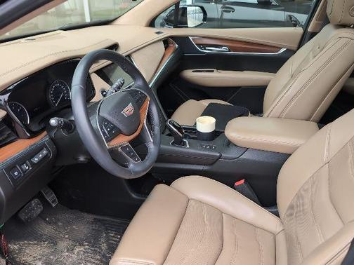 Stellar Black Metallic 2017 Cadillac XT5 Platinum