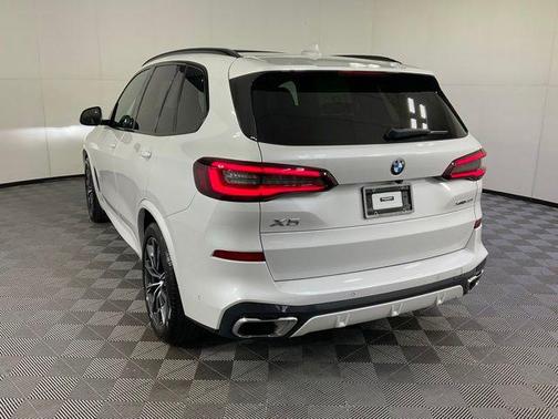 Mineral White Metallic 2022 BMW X5 xDrive40i