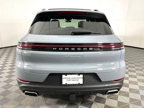 Arctic Grey 2025 Porsche Cayenne Cayenne