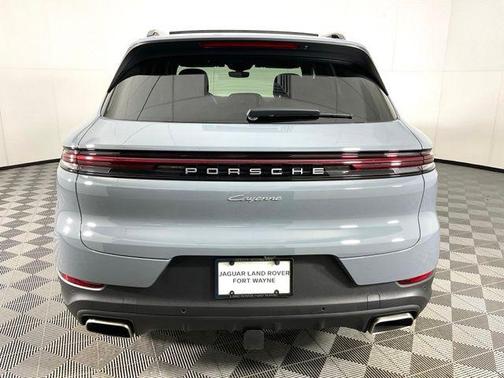 Arctic Grey 2025 Porsche Cayenne Cayenne