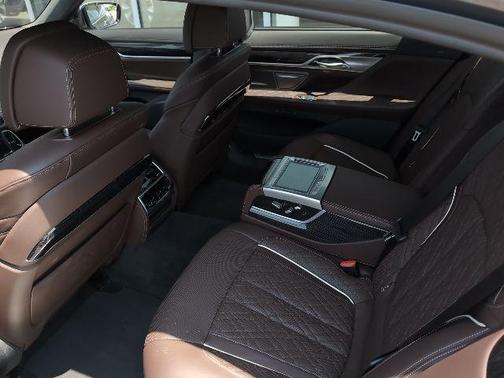 2022 BMW M760 xDrive