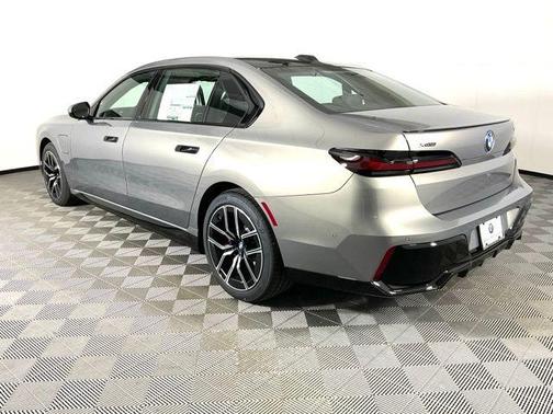 2025 BMW 750e i xDrive