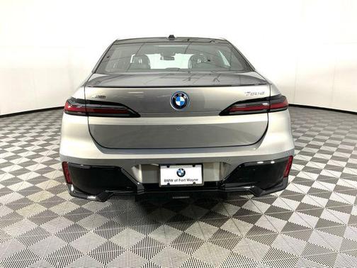 2025 BMW 750e i xDrive