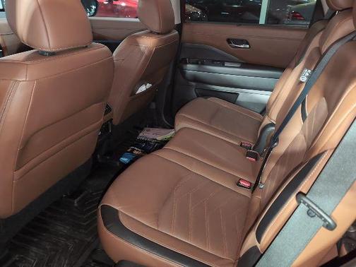 2023 Nissan Pathfinder Platinum 4WD