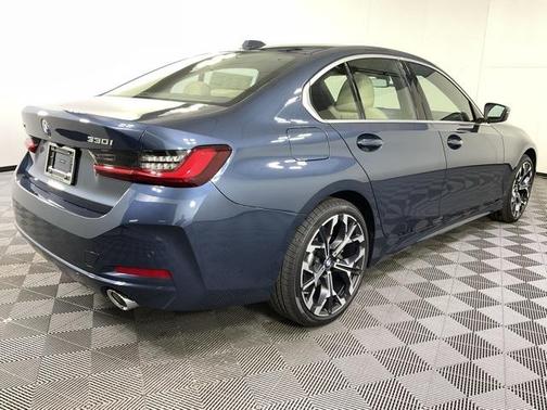 2025 BMW 330 i xDrive