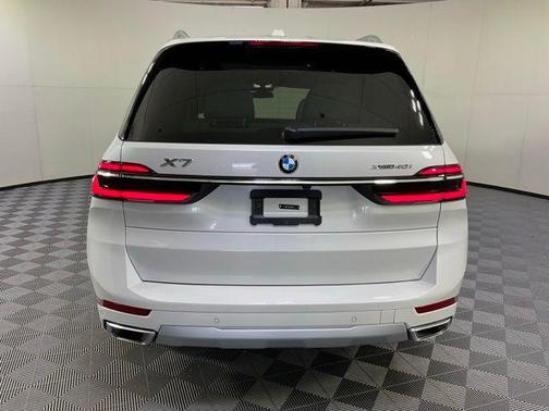 2025 BMW X7 xDrive40i
