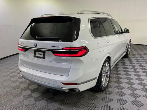 2025 BMW X7 xDrive40i