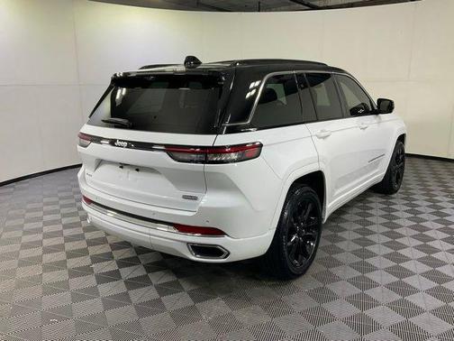 Bright White Clearcoat 2024 Jeep Grand Cherokee Overland