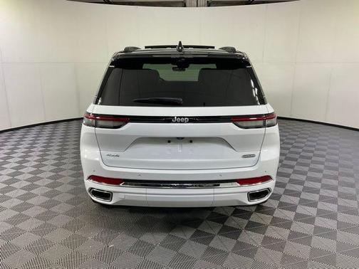 Bright White Clearcoat 2024 Jeep Grand Cherokee Overland