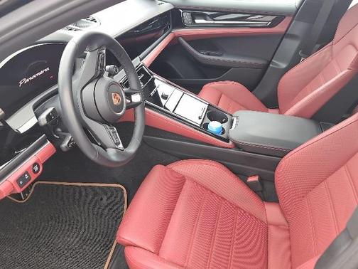 2024 Porsche Panamera 4