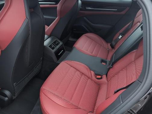 2024 Porsche Panamera 4