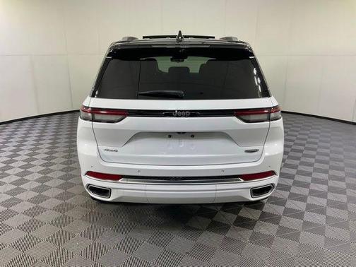 Bright White Clearcoat 2022 Jeep Grand Cherokee Summit