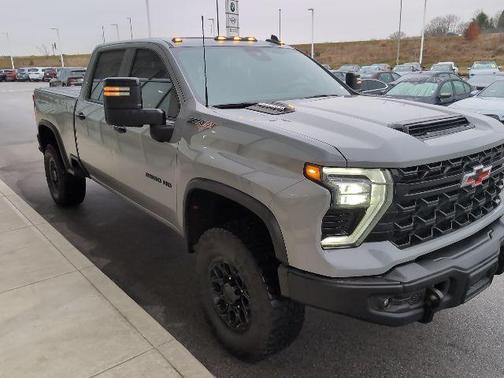 2024 Chevrolet Silverado 2500 4WD Crew Cab Standard Bed ZR2