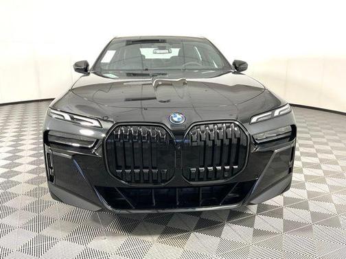 2025 BMW 750e i xDrive