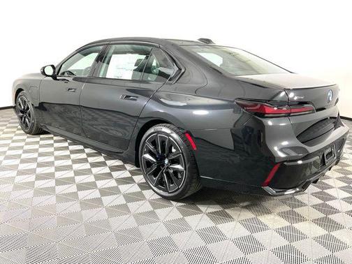 2025 BMW 750e i xDrive