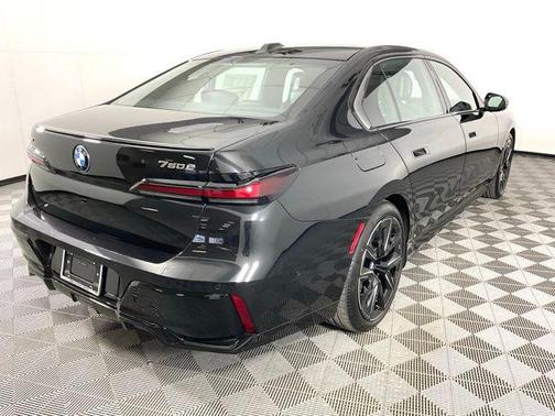 2025 BMW 750e i xDrive