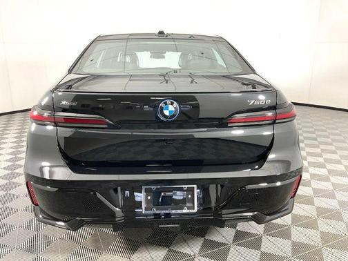 2025 BMW 750e i xDrive