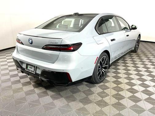 2025 BMW 750e i xDrive