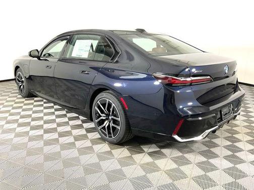 2025 BMW 750e i xDrive