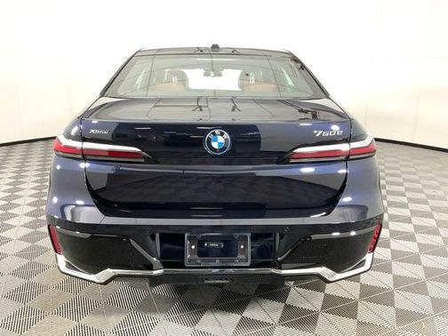 2025 BMW 750e i xDrive