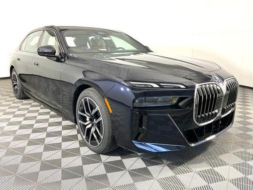 2025 BMW 750e i xDrive