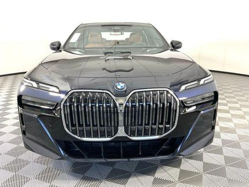 2025 BMW 750e i xDrive