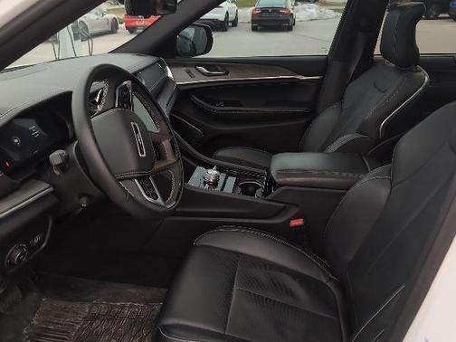 2025 Jeep Grand Cherokee Overland