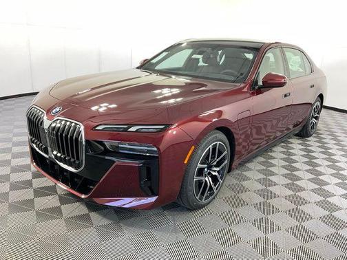 2025 BMW 750e i xDrive