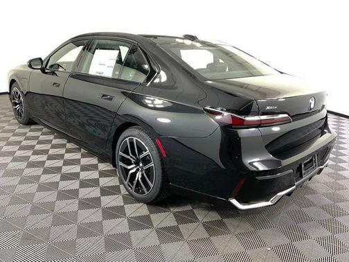 2025 BMW 750e i xDrive